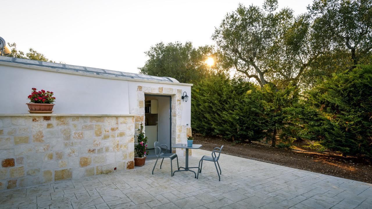 Trullo Degli Augelli Guest House San Michele Salentino Ngoại thất bức ảnh